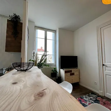 Apartment Sweet Roanne